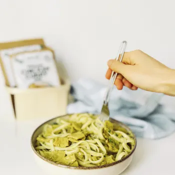 Comprar Pollo vegano al curry Nuveg. Comprar carne vegana a base de proteína vegetal texturizada.