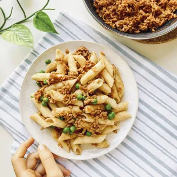 Comprar Veggie Bolognese Nuveg, boloñesa vegana a base de proteína vegetal texturizada con verduras y especias deshidratadas