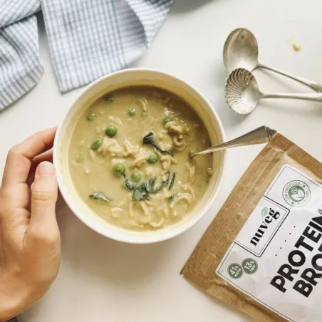 Comprar caldo proteico vegano CON FIDEOS a base de levadura nutricional, marca NUVEG